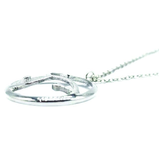 Fashionable unisex necklace with durable steel chain and zinc alloy pendant.