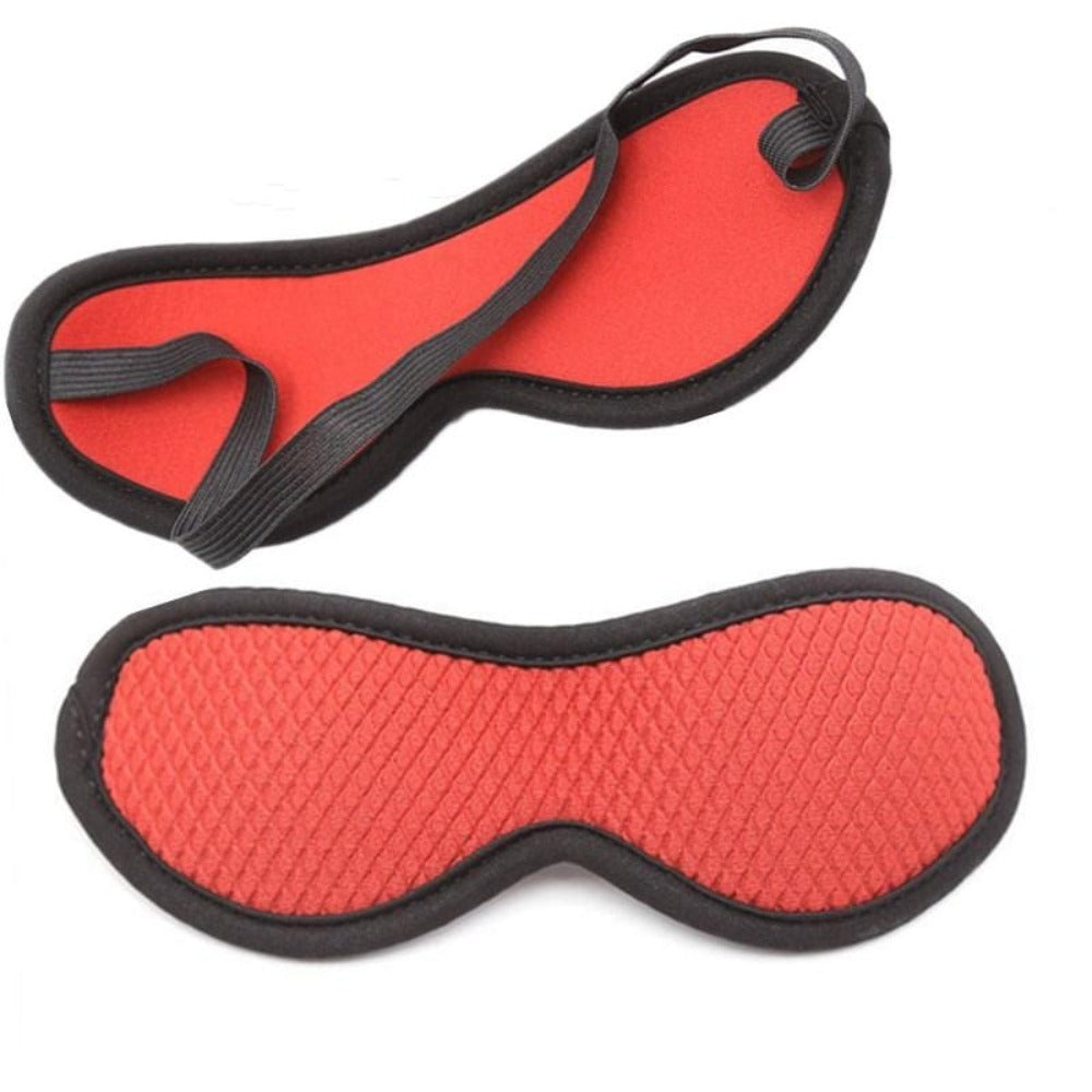 Comfortable blackout blindfold made from breathable nylon material for heightened pleasure.