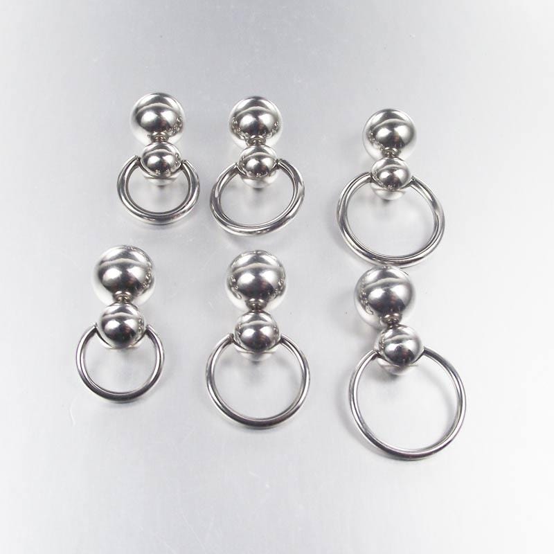 Double Orb Clit Rings in stainless steel with innovative closure mechanism for constant pleasure.