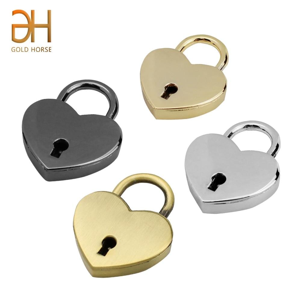 In the photograph, you can see an image of Heart Pad Lock Pendant, a metal pendant designed to tease and tantalize, weighing 19 grams.