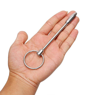 This image captures the polished surface of the stainless steel urethral stretcher for a seamless glide.