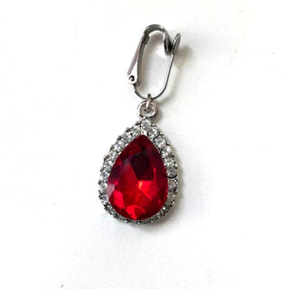 Waterdrop-shaped non-piercing clit jewelry with elegant red rhinestones.
